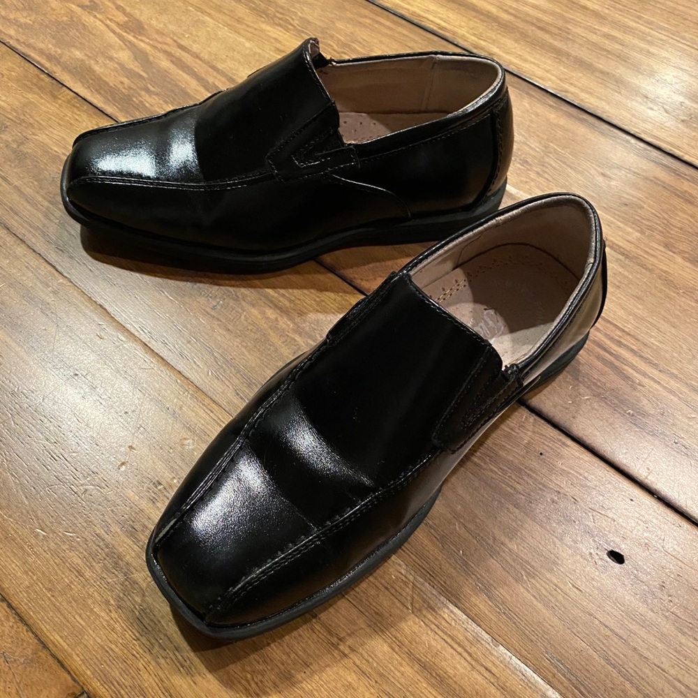 Boys size 13 black dress shoes. Worn once.